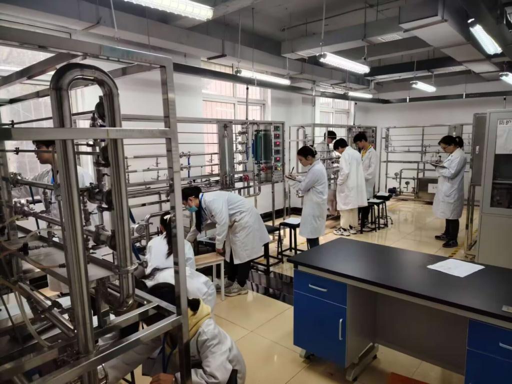 第七届全国老员工化工实验竞赛伟德国际victor1946校赛圆满落幕
